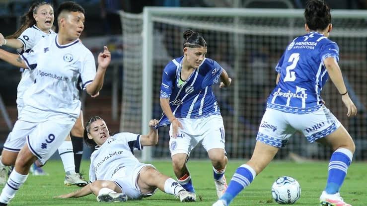 Duelo para alquilar balcones en el Feliciano Gambarte