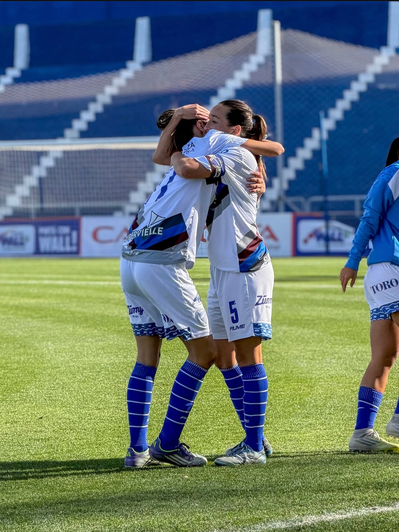 El Tomba cayó de pie en la final femenina