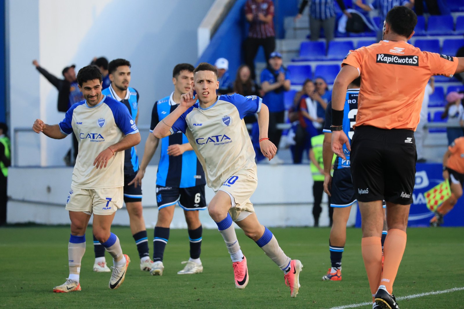 Santi Martínez, un bautismo especial por su pasado