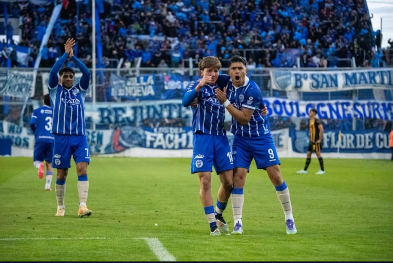 Del sueño al estreno: Antonio Guerrero debutó, cambió el partido y el Tomba lo ganó.