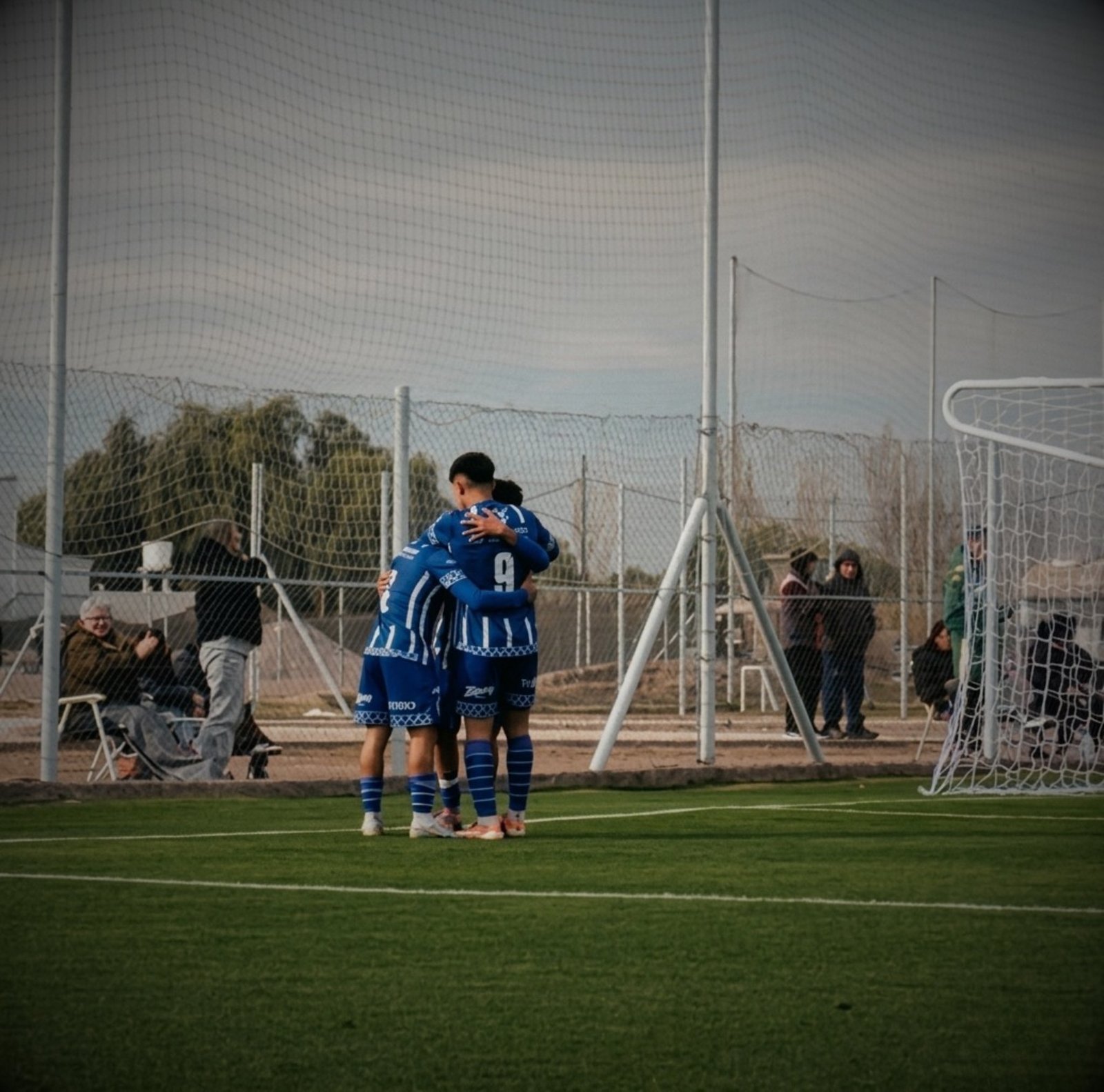 El Tomba cerro el torneo con empate